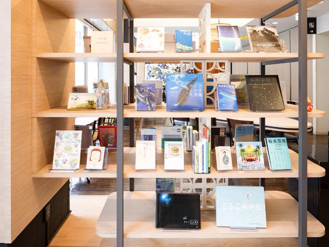 【ライブラリーカフェ】プロが選書した書籍をお楽しみいただけます