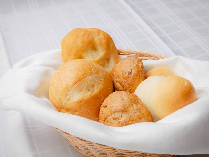 【朝食/例】ブーランジェリー【進々堂】の焼き立てパンもご用意しております♪
