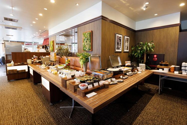 朝食バイキング会場（1Fロイヤルホスト）