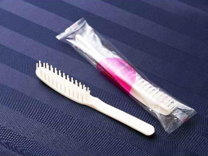 【ヘアブラシ】各部屋1本ご用意しております。ご利用くださいませ。