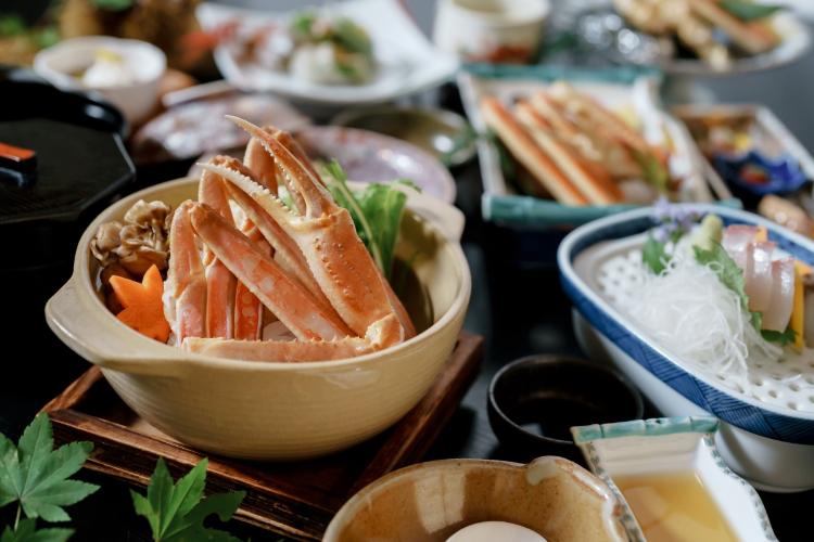 【蟹会席】身のつまった蟹たっぷり！冬の味覚の蟹鍋はいかがでしょうか