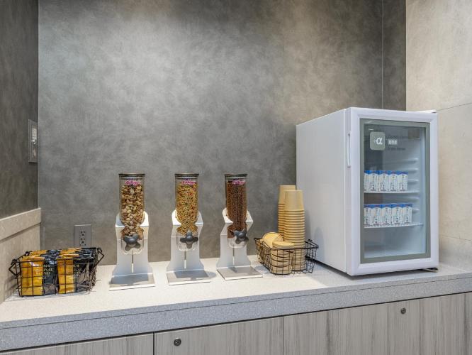 和、洋食いずれもシリアル、ドリップコーヒー、ミネラルウォーターが付きます。