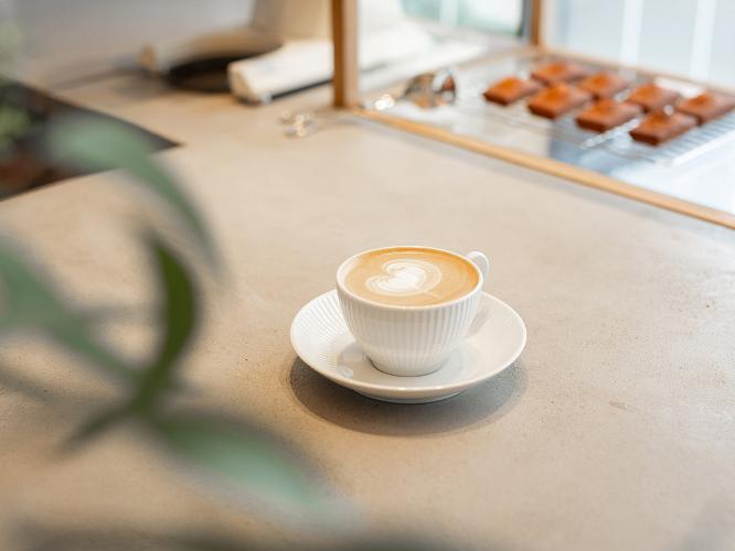 【FUSE COFFEE】カフェメニュー／カフェラテご注文でお愉しみいただけるラテアート　※イメージ