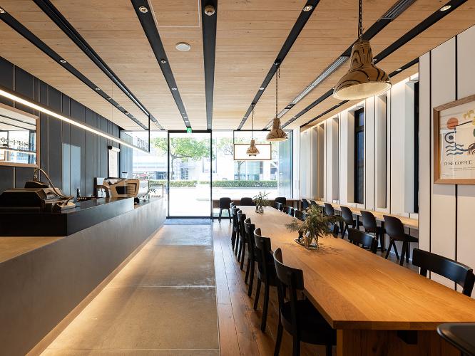 【FUSE COFFEE】無料Wi-Fi完備。カウンター席にはコンセントもあります。