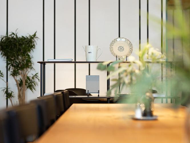 【FUSE COFFEE】店内には居心地のいい空間になるようお花や植物を多く置いています。