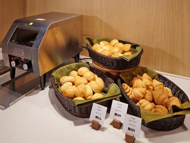 ＜朝食＞和洋食ビュッフェ 3種類のパン