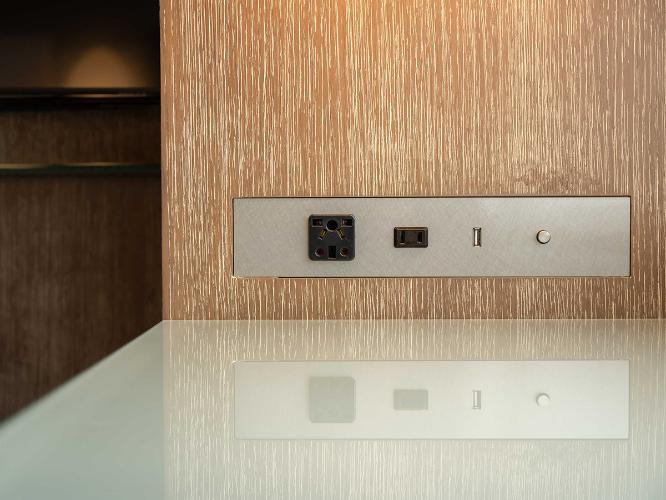 電源コンセント・USBポート