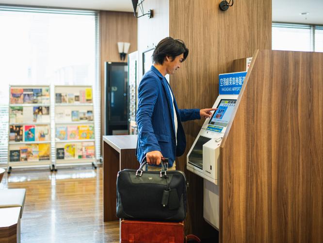 ★ロビー内に空港リムジンバスの券売機を設置しております。ご宿泊の方はもちろん、一般のお客様もご購入可能です