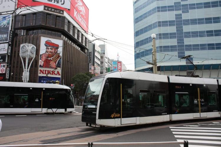 北海道で【路面電車】があるのは札幌と函館だけ！ホテル目の前に線路があり、観光にも便利◎