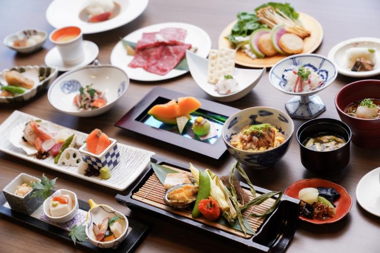 【夕食】季節に合わせた北海道産食材をふんだんに、贅沢なひとときを味わえる和食会席（イメージ）