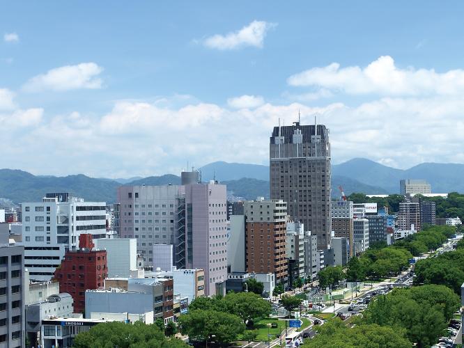 ◇外観：都心を東西に貫く平和大通り沿いにございます。