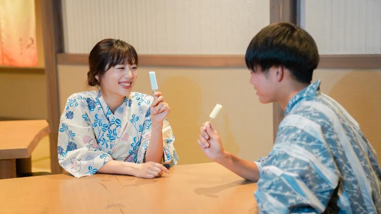 【地下1階/湯上り処 然-ぜん-】温泉で温まった身体を癒すアイスキャンディーをご用意。(写真はイメージ)