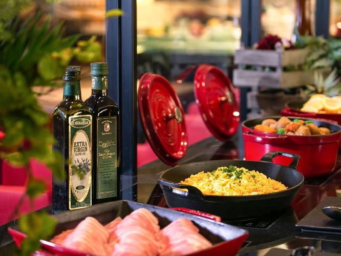 ◇朝食イメージ＜和洋食ブッフェ形式＞：総料理長こだわりのブッフェをお楽しみください。