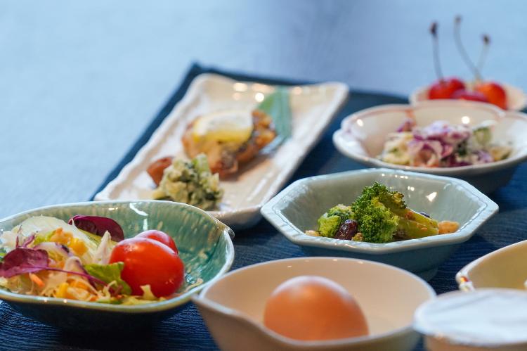 朝食
