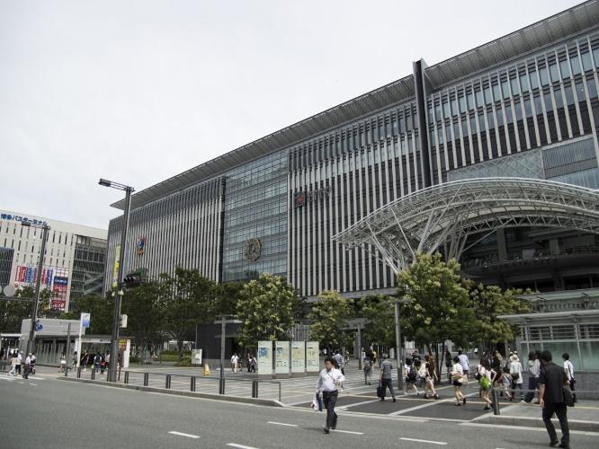 博多駅（公共交通機関5分、または徒歩19分）