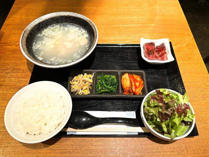 ■サムゲタン風スープ　朝食用に食べやすい優しい味付けとなっております。