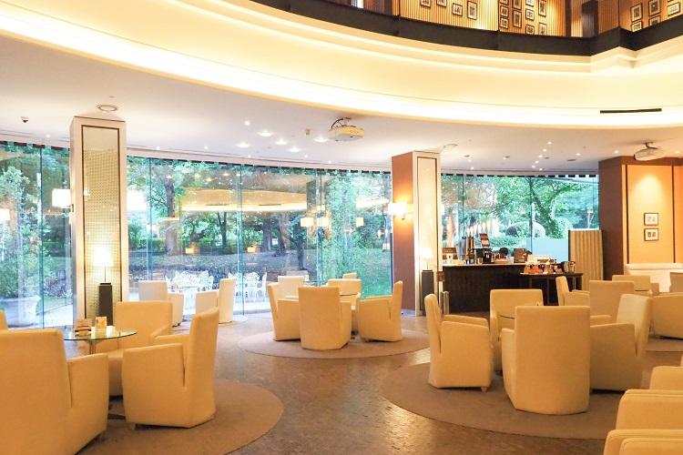 【カフェ】１階「カフェ・セゾン」では宿泊者様ウエルカムドリンクサービスがございます・13時～19時