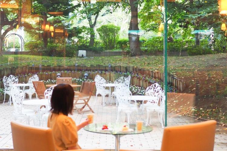 【宿泊者様フリードリンクサービス】　１階ラウンジ「カフェ・セゾン」にて13：00～19：00 赤・白ワインやソフトドリンク・コーヒー　等