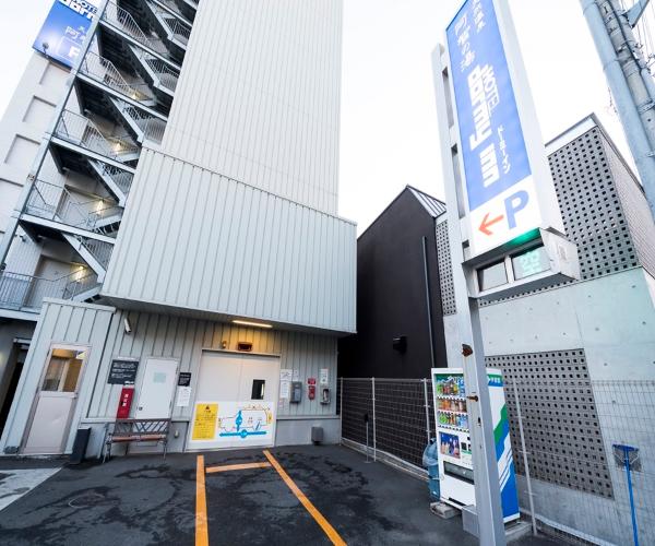 ホテル立体駐車場(24台・先着順)