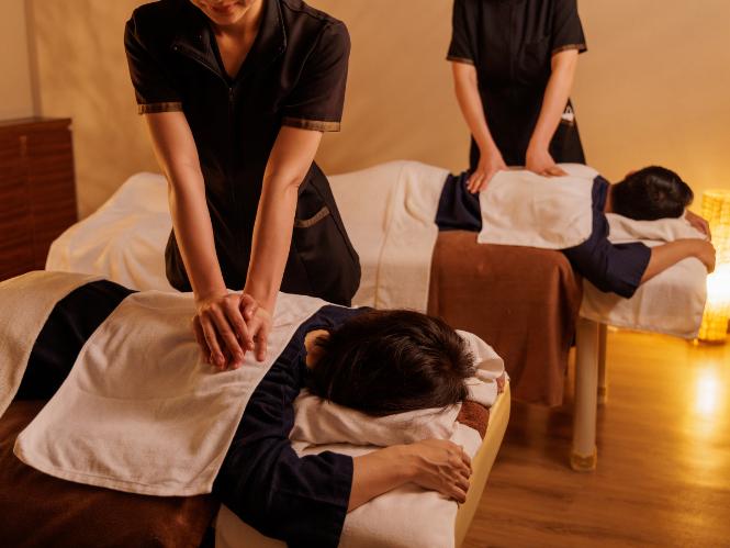 【スパ】熟練スタッフがアロマボディなど身体に合わせた施術を行う