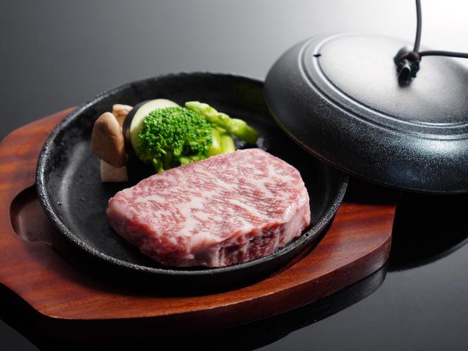 信州プレミアム牛のステーキ ※ステーキは調理してお出しいたします