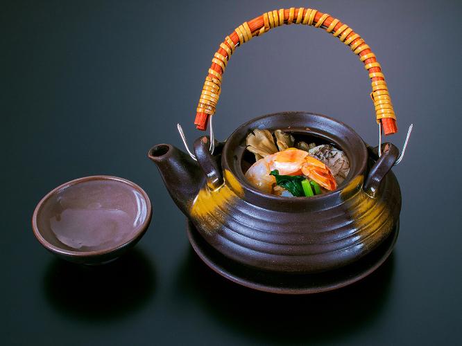 【季節の会席料理】舞茸の土瓶蒸し（2024年11月末迄）