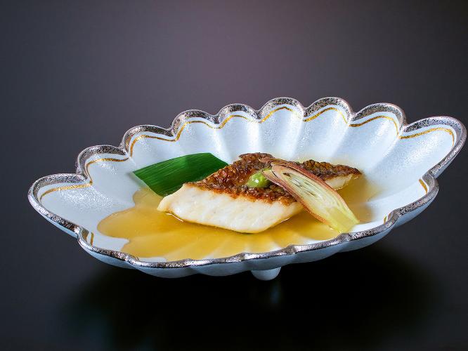 【季節の会席料理】庄内浜産紅葉鯛 銀餡掛け（2024年11月末迄）