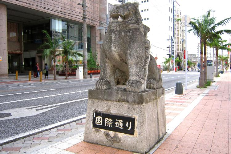 ホテルから国際通りまでは、徒歩１３分程です。