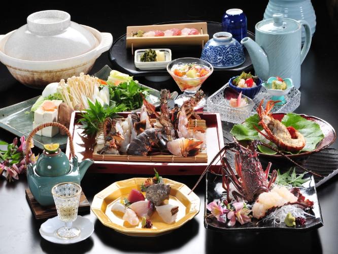 伊勢海老づくし会席（造りと鍋は2名盛）
