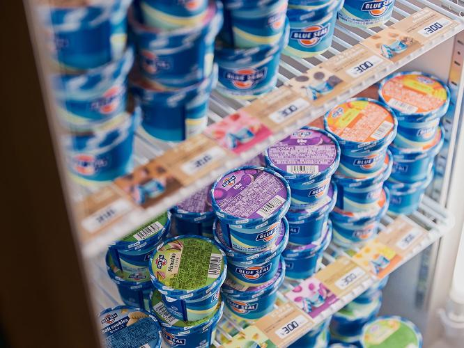 【売店】ブルーシールのアイスも販売しております。
