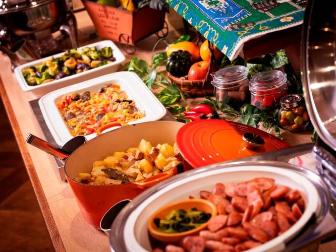 【夕食一例】ヨーロッパ・アルプスの山小屋風プレミアム・リゾート・ブッフェ