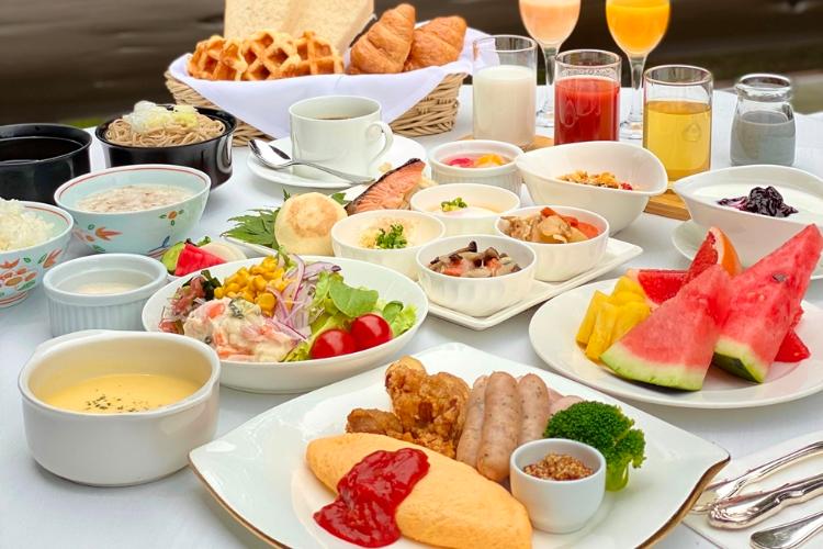 ■季節の旬が並ぶ和洋ブッフェ形式の朝食（※イメージ）