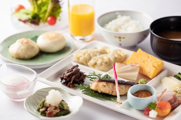 ■季節の旬が並ぶ和洋ブッフェ形式の朝食（※イメージ）