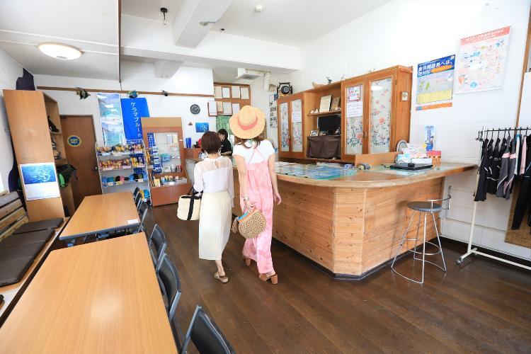 【フロント】受付時間は8時から20時まで。