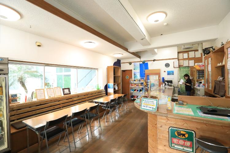 【フロント】受付時間は8時から20時まで。