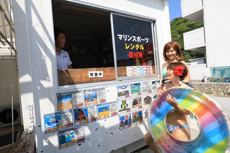 【設備】マリンカウンター。ビーチ用品のレンタルなどはこちらの窓口まで
