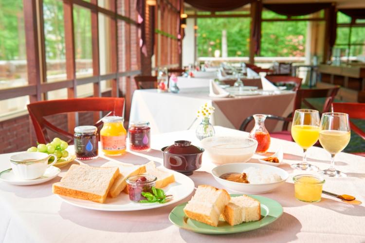 ■信州や白馬など地元の旬も並ぶ和洋ブッフェ形式の朝食（イメージ）