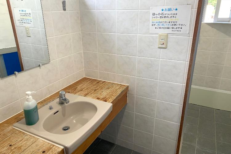 【ログハウス】共同洗面所・シャワー室を1階、共同トイレを2階に設置。<BR>