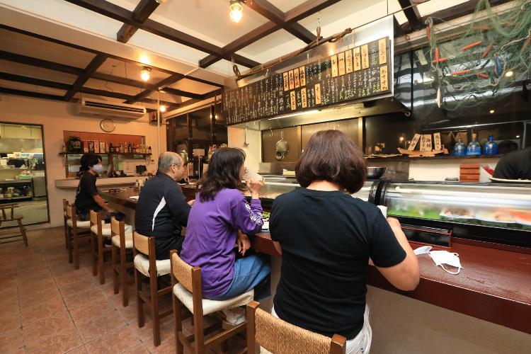 【レストラン】海鮮居酒屋で島の海の幸をどうぞ！<BR>