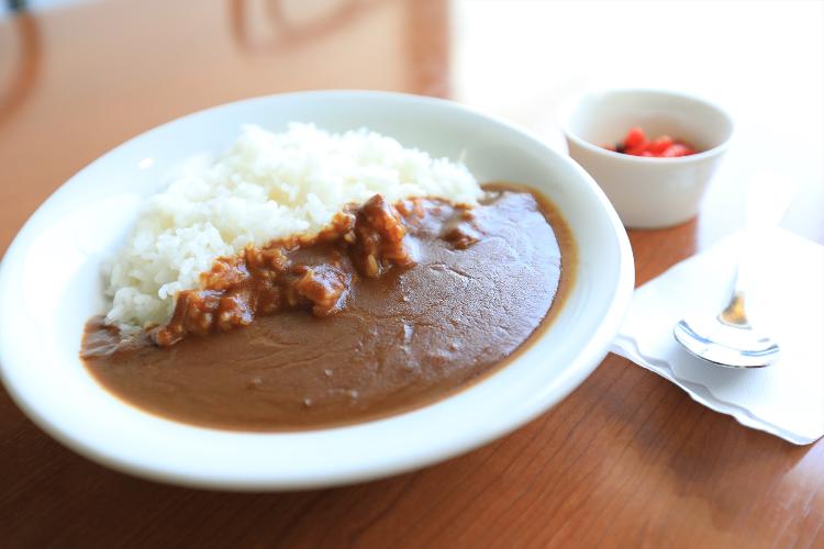 【レストラン】昼メニューは沖縄そばやカレーライスなどの定番系<BR>