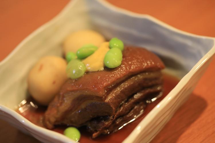 【レストラン】夜メニューは定食系から沖縄料理、お酒のつまみにピッタリな料理をご用意<BR>