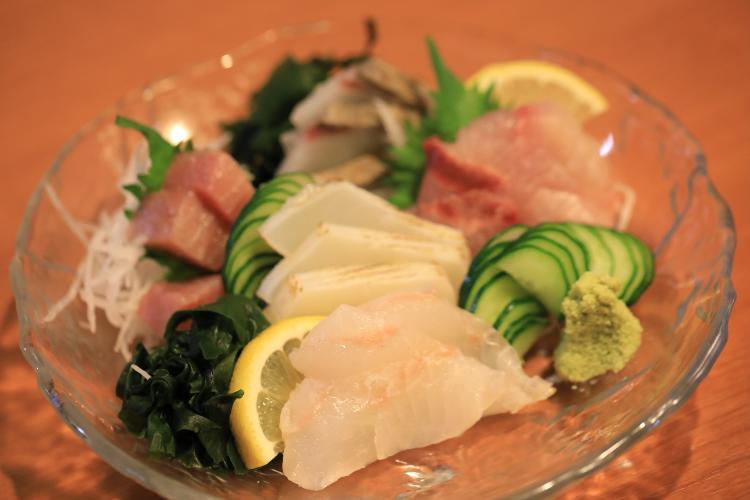 【レストラン】海人スタッフが獲ってきた新鮮な魚介類<BR>