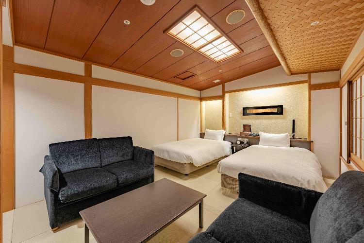 和室｜45平米｜畳に110cm幅シングルベッド2台｜バス・洗面台・トイレ独立