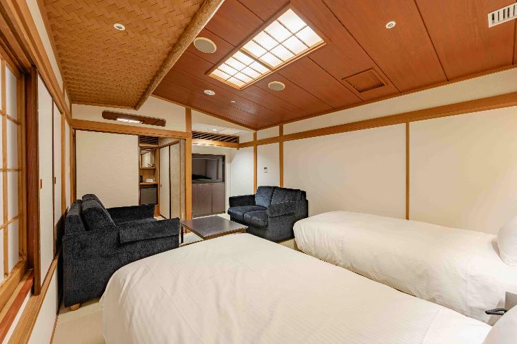 和室｜45平米｜畳に110cm幅シングルベッド2台｜バス・洗面台・トイレ独立