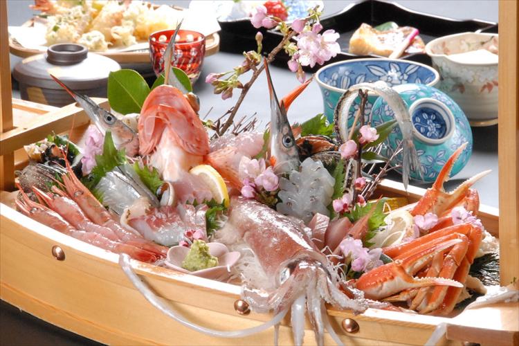 地魚を存分に味わえる「舟盛り付会席料理」