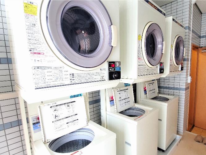 コインランドリーは2階にございます。嬉しい洗剤自動投入♪