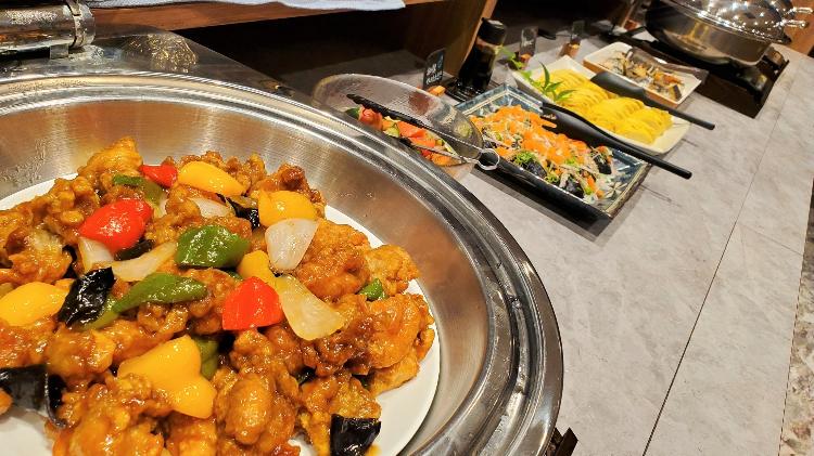 和食中心のバイキング