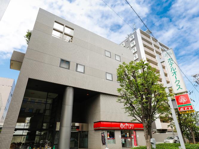 1階にはホテル直営コンビニを併設。コンセプトは「コンビニ&HOTEL」
