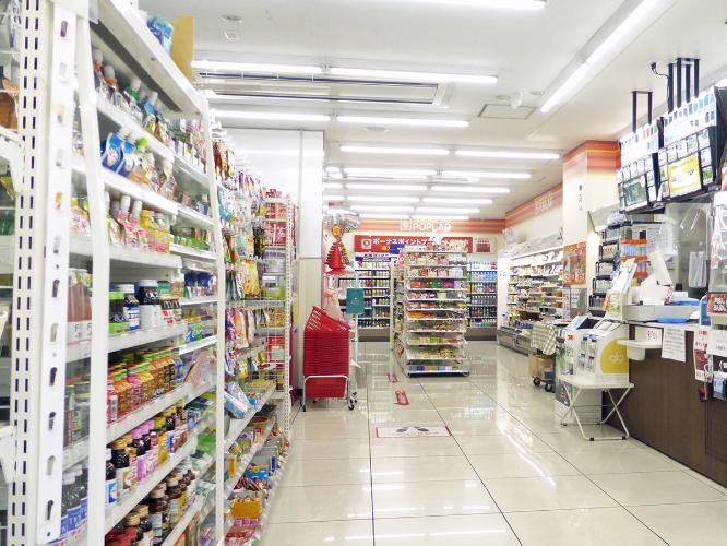 併設コンビニはロビー直結で便利