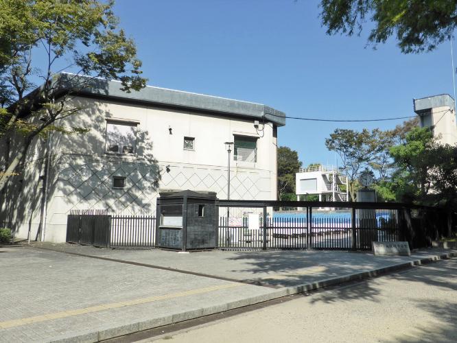 大阪城音楽堂は徒歩で約10分